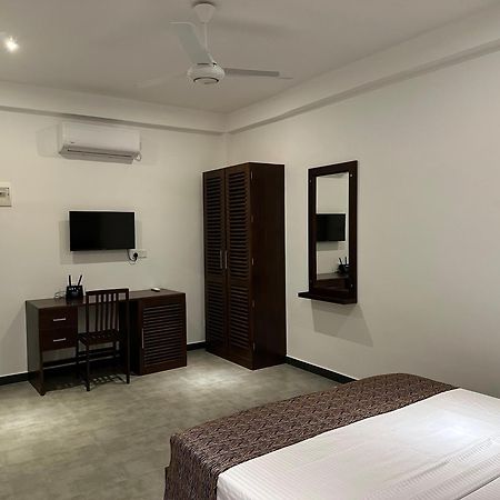 Cocos Polhena Hotel Матара Екстериор снимка