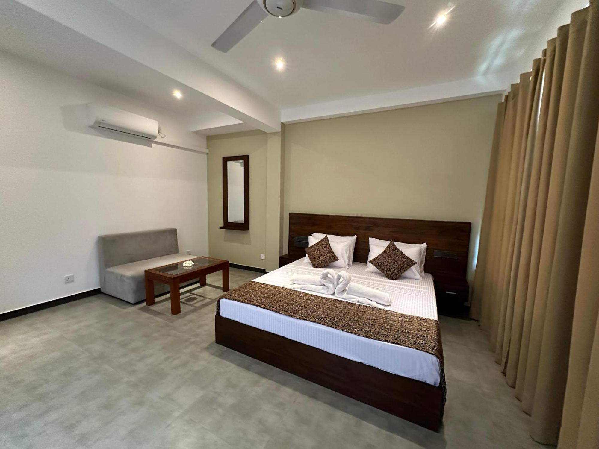 Cocos Polhena Hotel Матара Екстериор снимка