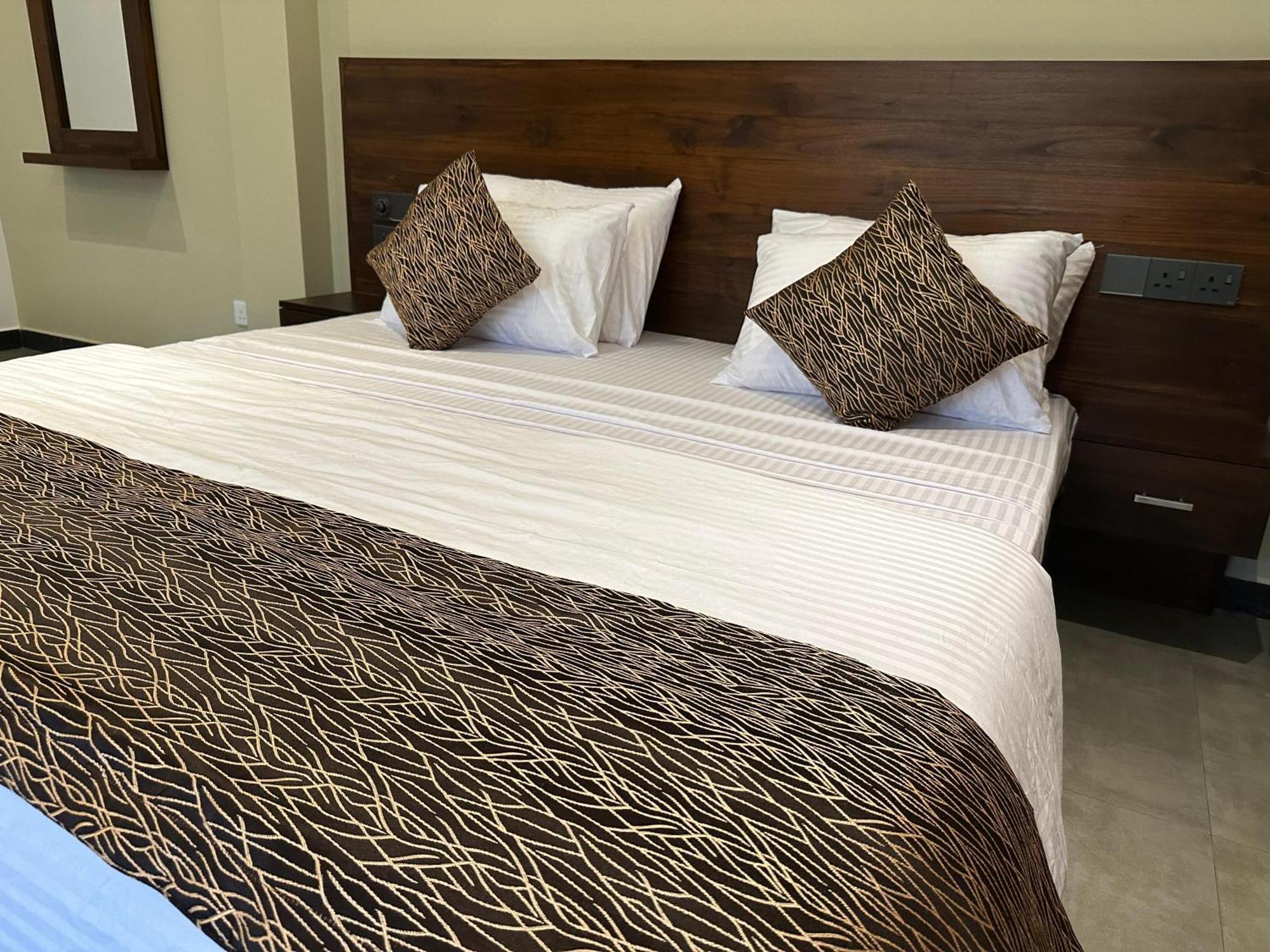 Cocos Polhena Hotel Матара Екстериор снимка