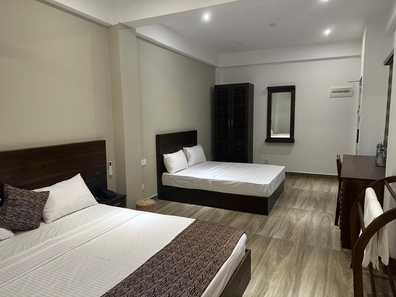 Cocos Polhena Hotel Матара Екстериор снимка