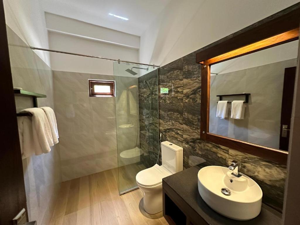 Cocos Polhena Hotel Матара Екстериор снимка