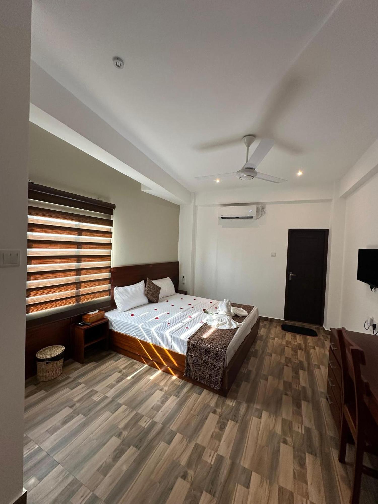 Cocos Polhena Hotel Матара Екстериор снимка
